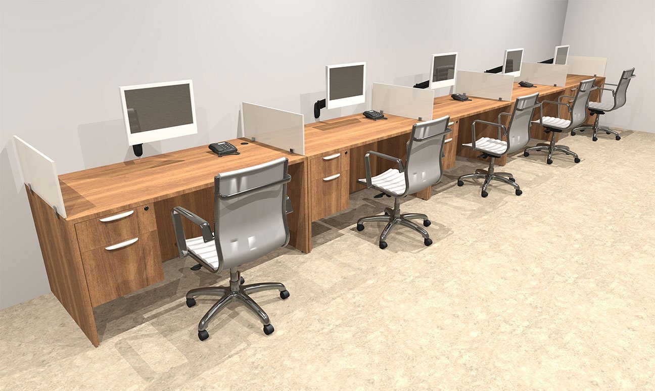 Persona trabajando en un escritorio moderno