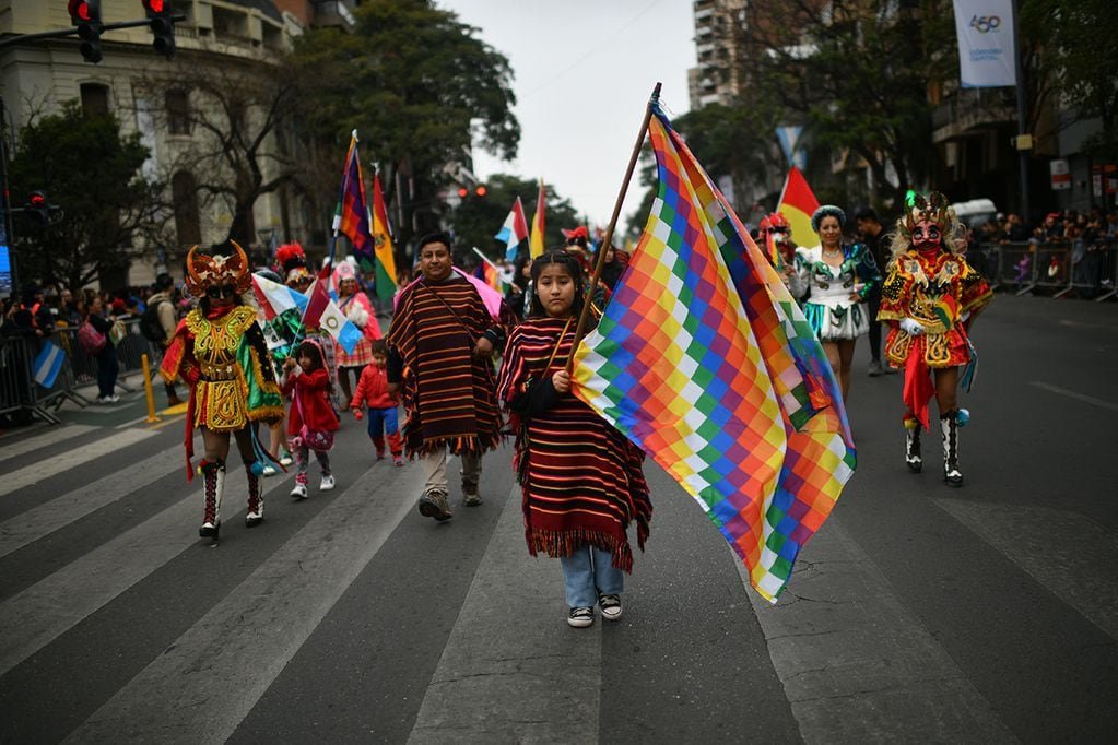 Desfile tradicional en las calles de Córdoba
