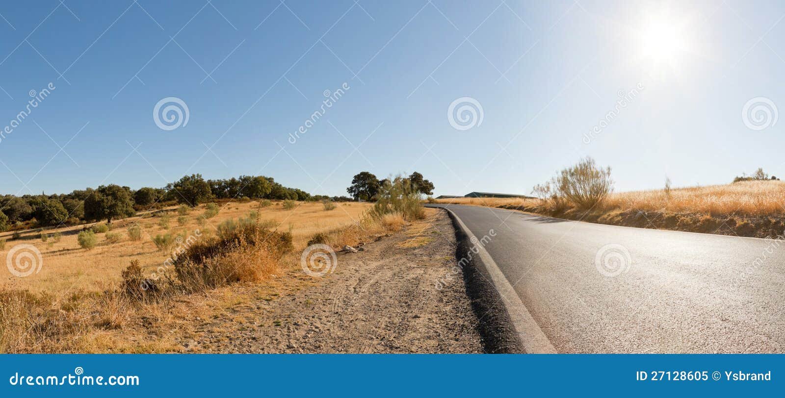 Paisaje de sierras y camino panorámico