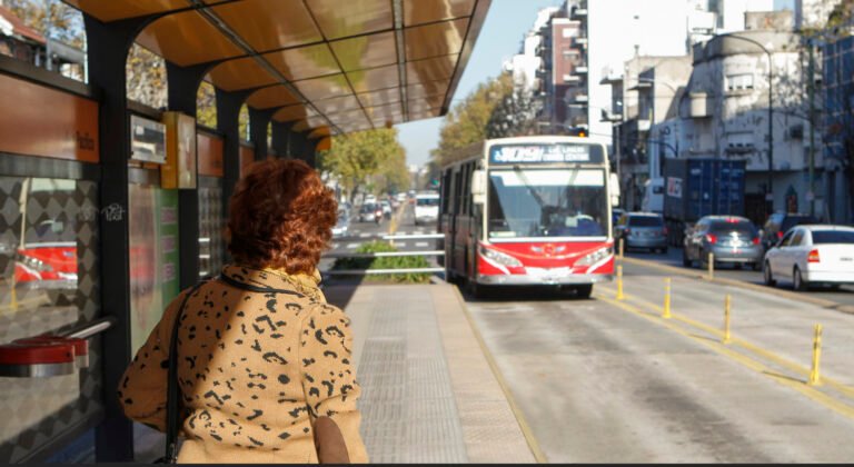 Qué Colectivo me Deja en Juan B Justo y Corrientes en Córdoba: Información Útil