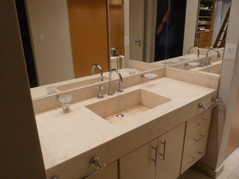 Qué debes considerar al elegir un mueble para baño bajo pileta