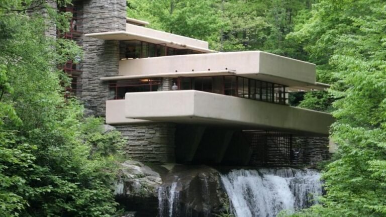 Qué hace única a la Casa de la Cascada de Frank Lloyd Wright