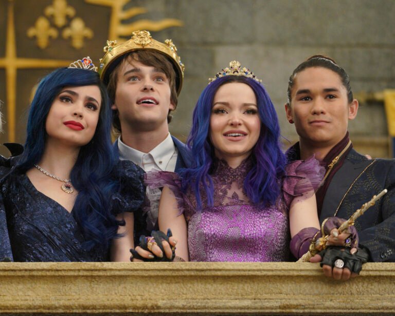 Qué personajes forman parte del reparto de Descendants: The Rise of Red