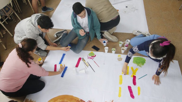 Qué programas ofrece la Escuela de Arte San Nicolás para estudiantes