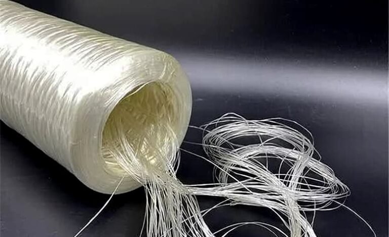 Qué es una chapa de fibra de vidrio transparente y cuáles son sus usos