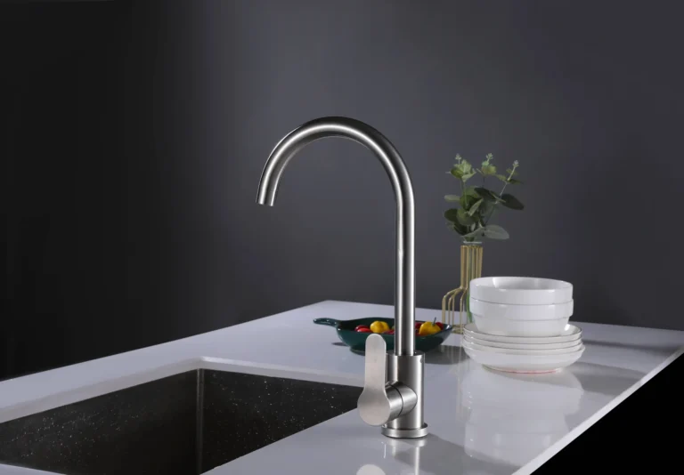 Cómo elegir la grifería de cocina ideal para mesadas de dos agujeros