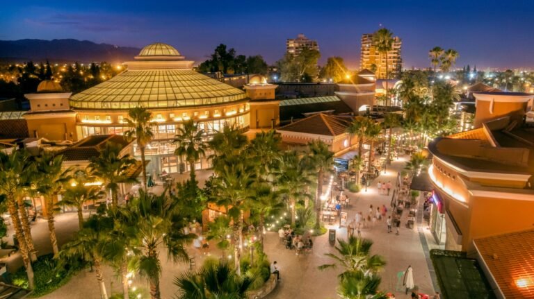 Qué opciones de cine ofrece el Palmares Open Mall en su complejo