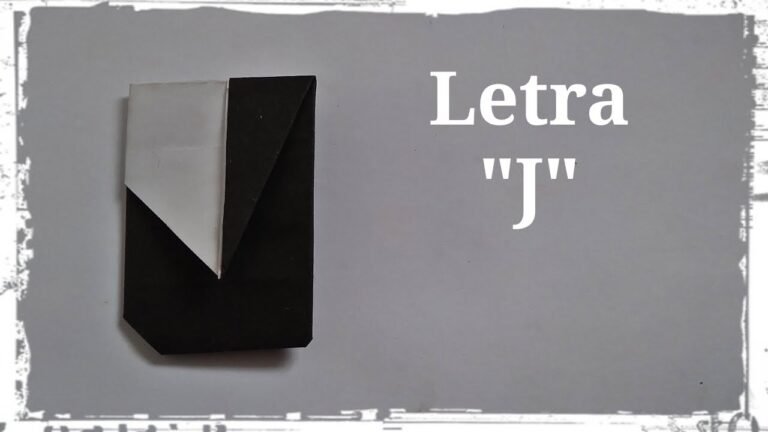 Qué es el papel de J en las macromoléculas biológicas