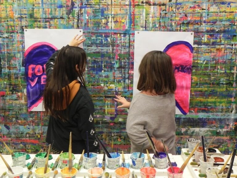 Cómo Decorar las Paredes de tu Hogar con Pintura Creativa