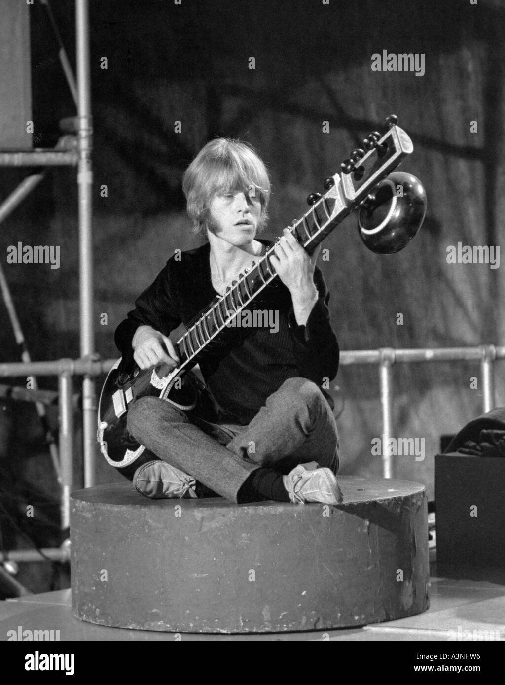 rolling stones brian jones playing sitar on paint it black in may A3NHW6