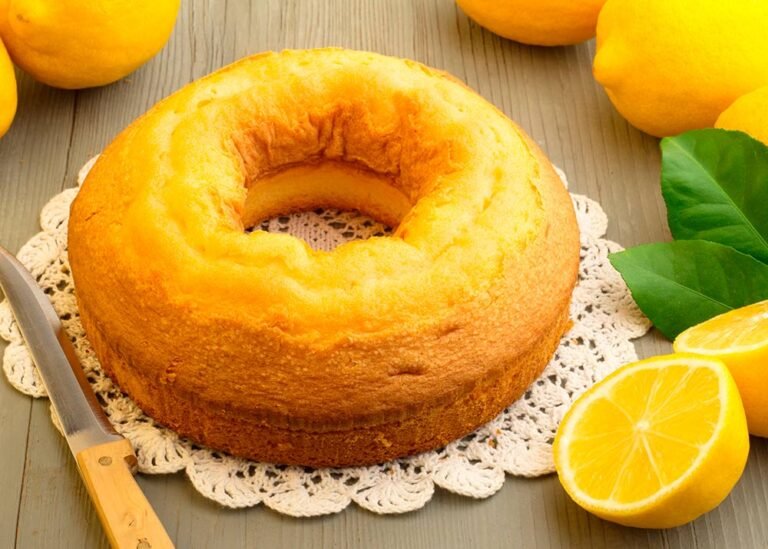 Cómo se prepara una deliciosa torta de limón casera