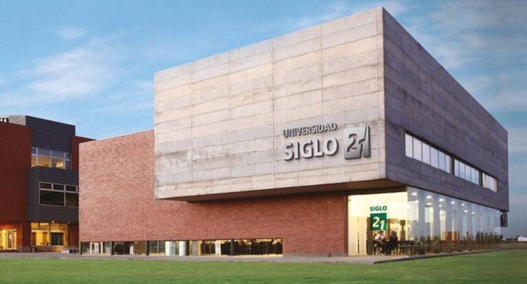 Dónde se encuentra ubicada la Universidad Siglo 21 en Córdoba, Argentina